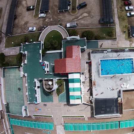 Fotografía del balneario desde una vista aérea.